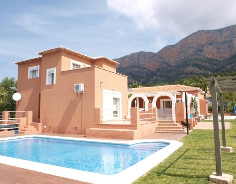 Villa met uitzicht op de vallei in de Montgo Javea
