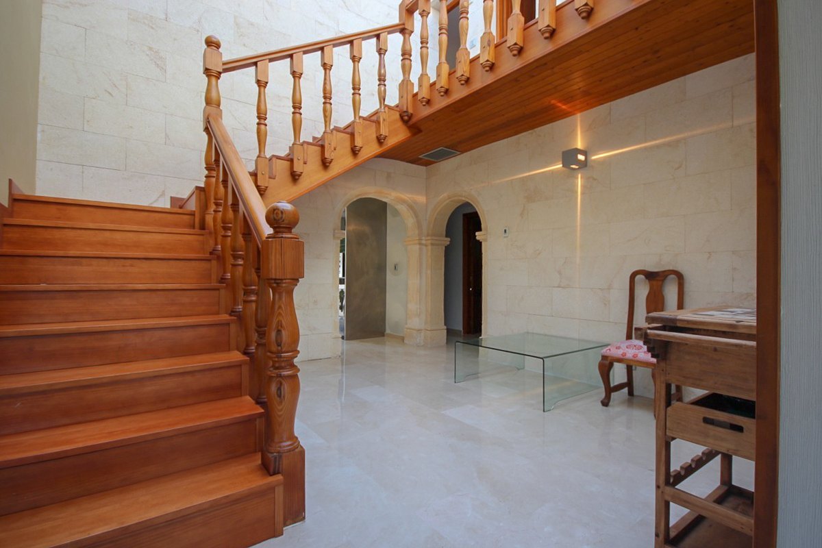 Luxe villa zeer dicht bij Arenal strand te koop in Javea