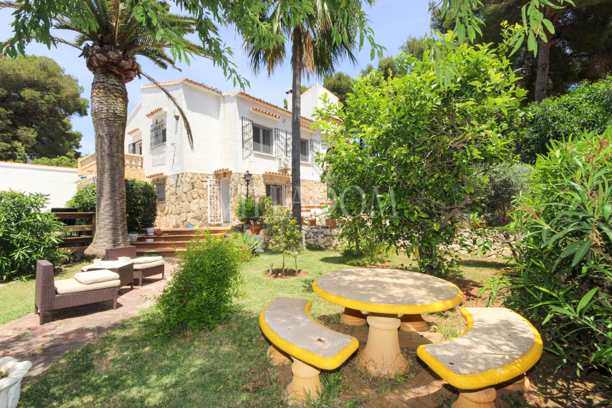 Aantrekkelijke villa in de buurt van de zee te koop in Javea