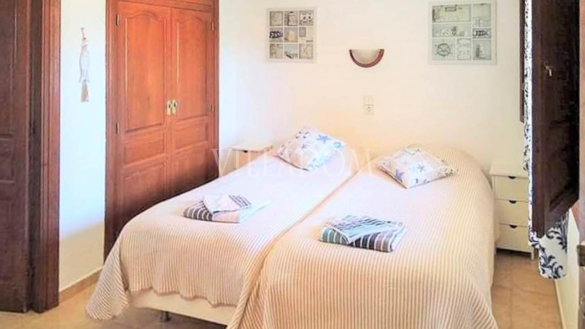 Villa met 6 slaapkamers zeer dicht bij het Arenal strand in Javea
